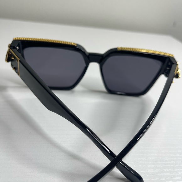 Sunglasses - Picture 4 of 6